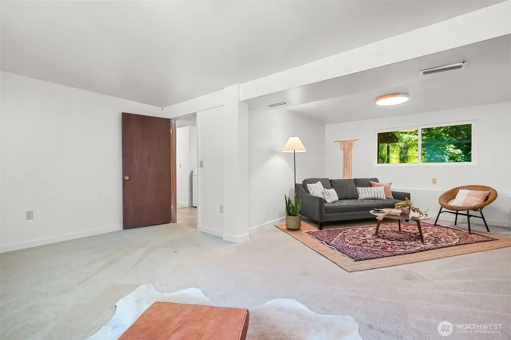 862 E Douglas Bellingham WA 98226