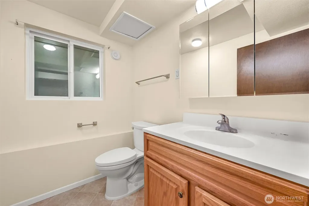 862 E Douglas Bellingham WA 98226