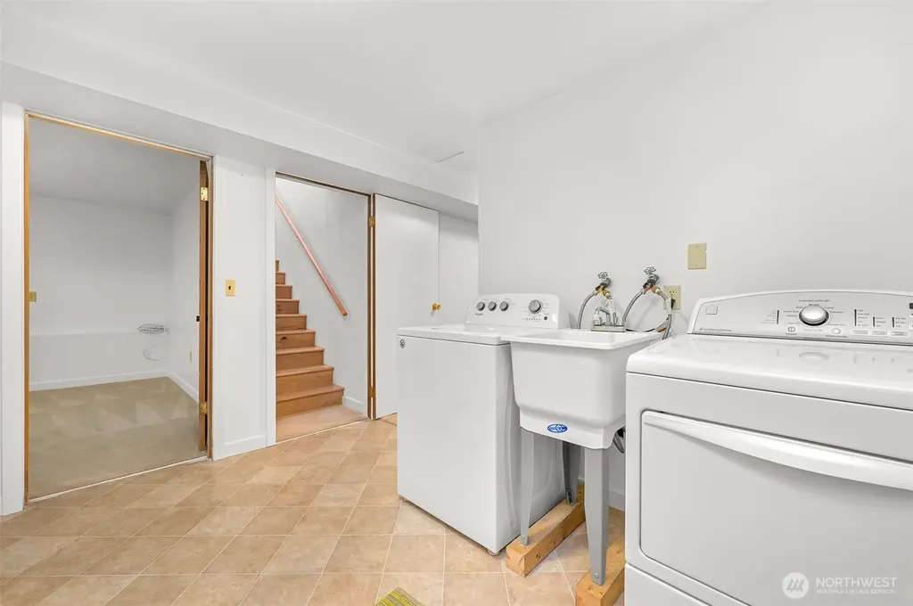862 E Douglas Bellingham WA 98226