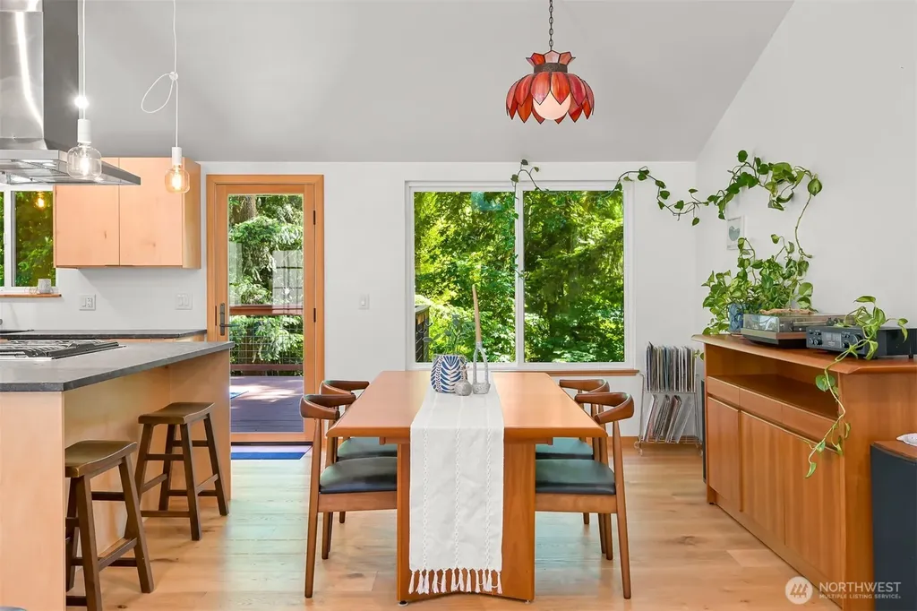 862 E Douglas Bellingham WA 98226