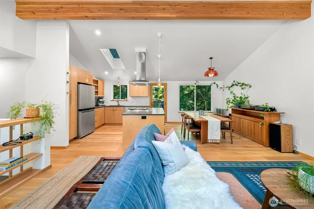 862 E Douglas Bellingham WA 98226