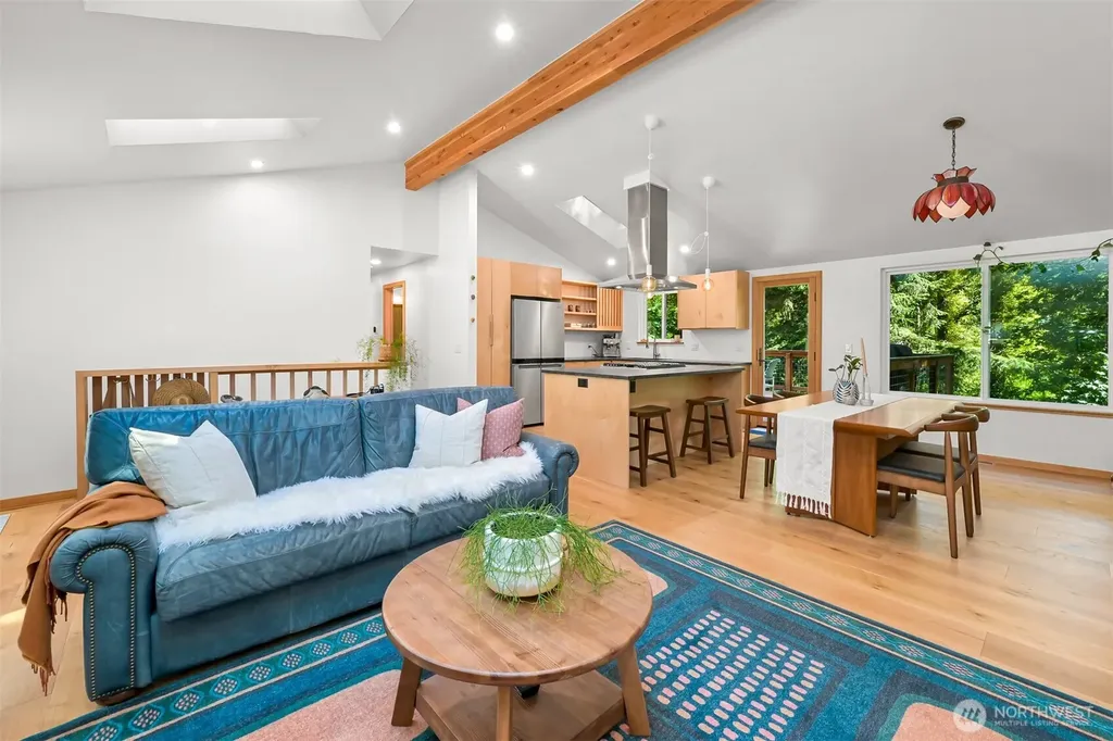 862 E Douglas Bellingham WA 98226