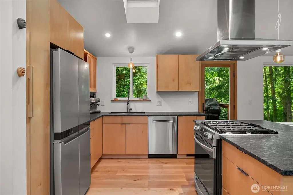 862 E Douglas Bellingham WA 98226