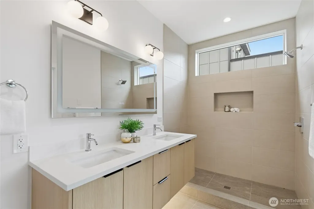 6219 9th Avenue NE Seattle WA 98115