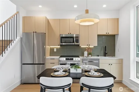 6219 9th Avenue NE Seattle WA 98115