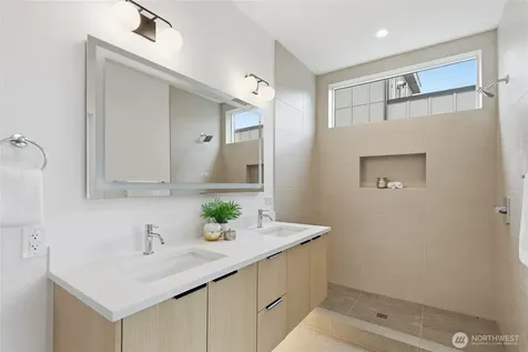6219 9th Avenue NE Seattle WA 98115