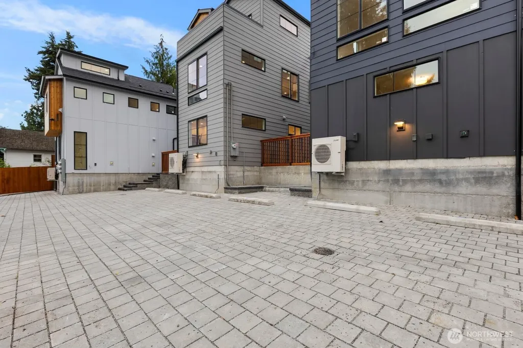 3938 Angeline Street Seattle WA 98118