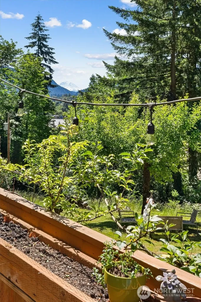 22122 SE 51st Place Issaquah WA 98029