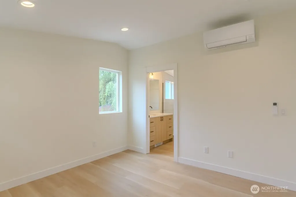 2621 35th Avenue W Seattle WA 98199