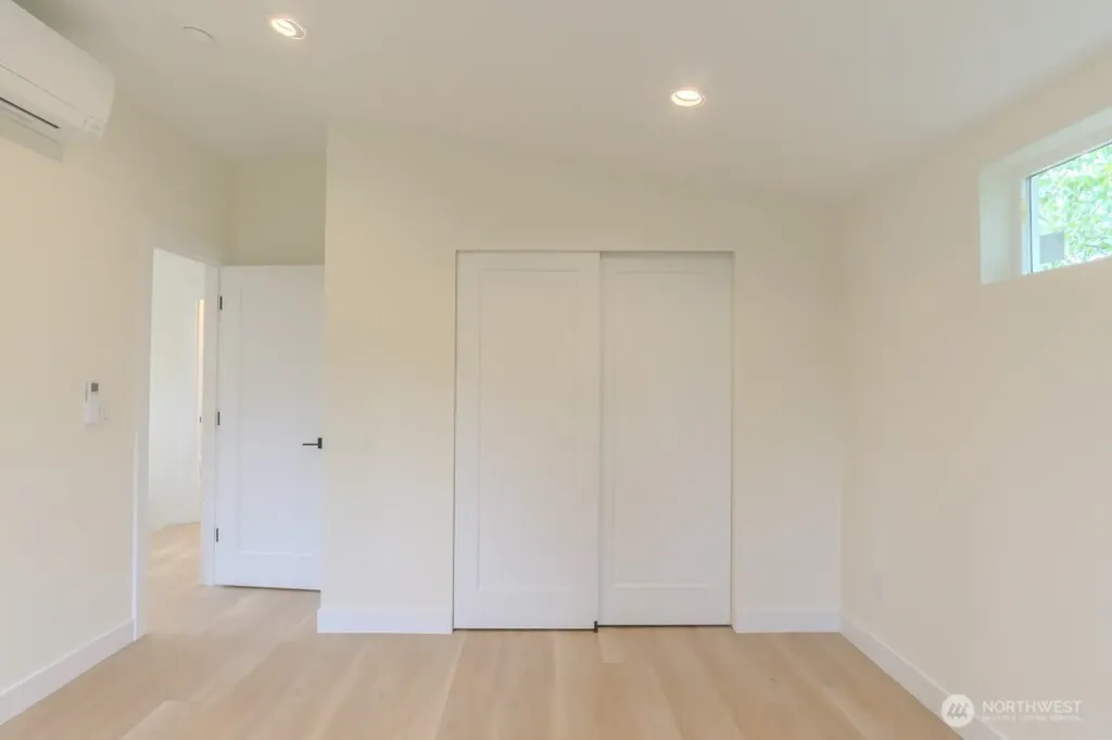 2621 35th Avenue W Seattle WA 98199