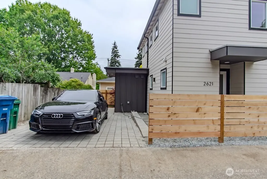 2621 35th Avenue W Seattle WA 98199