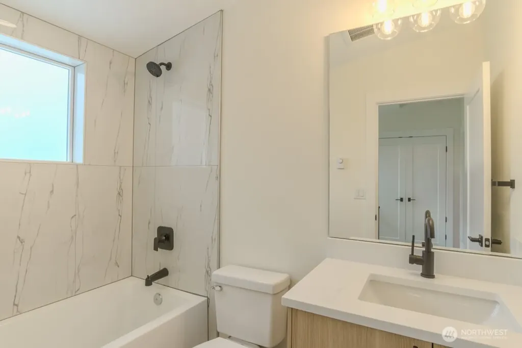 2621 35th Avenue W Seattle WA 98199