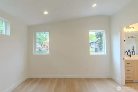 2621 35th Avenue W Seattle WA 98199