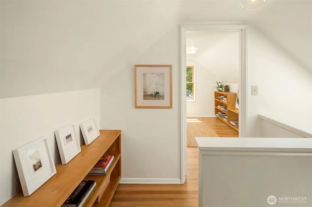5106 47th Avenue NE Seattle WA 98105