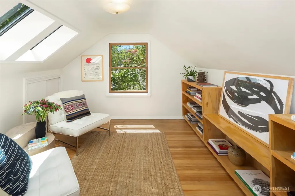 5106 47th Avenue NE Seattle WA 98105