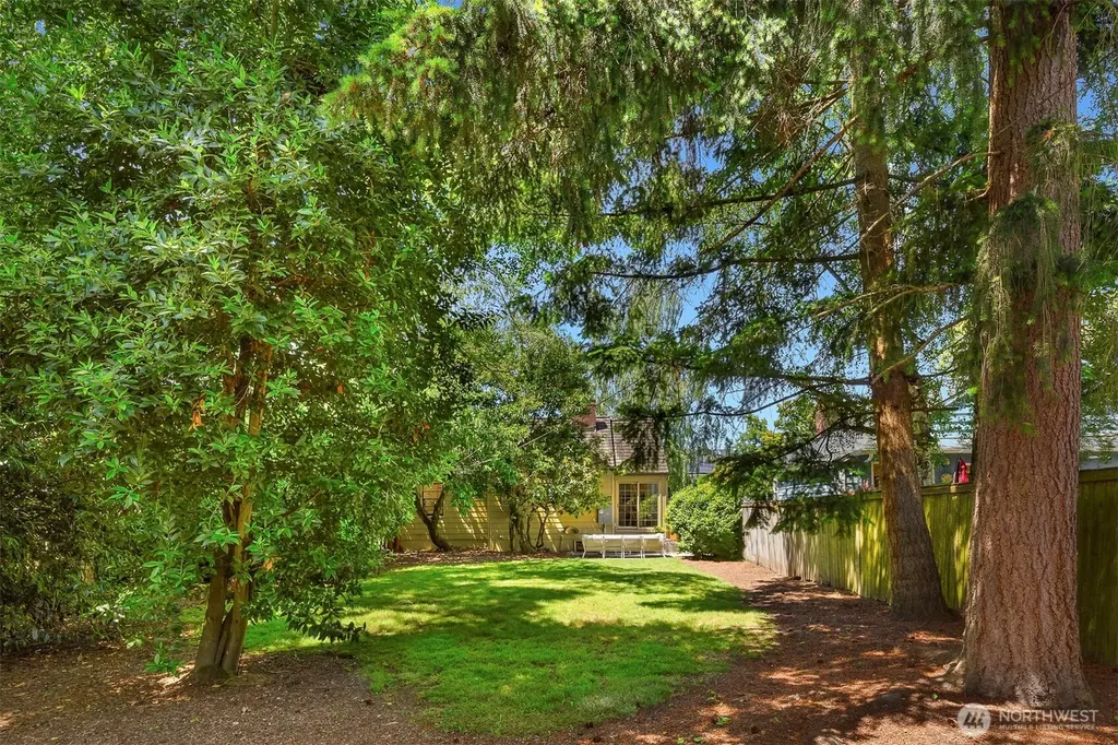 5106 47th Avenue NE Seattle WA 98105