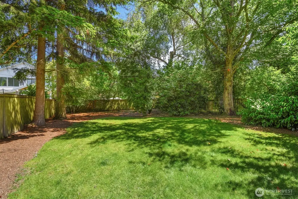 5106 47th Avenue NE Seattle WA 98105