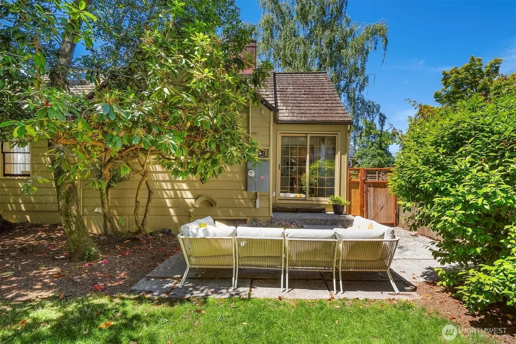 5106 47th Avenue NE Seattle WA 98105
