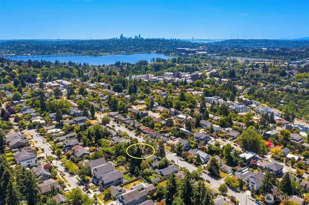 5106 47th Avenue NE Seattle WA 98105