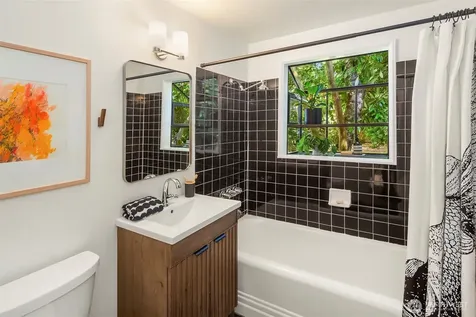 5106 47th Avenue NE Seattle WA 98105