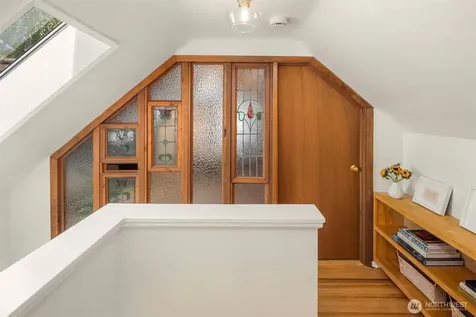 5106 47th Avenue NE Seattle WA 98105