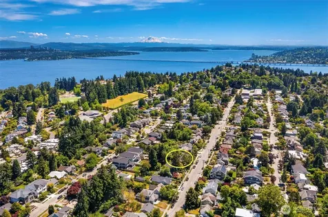 5106 47th Avenue NE Seattle WA 98105