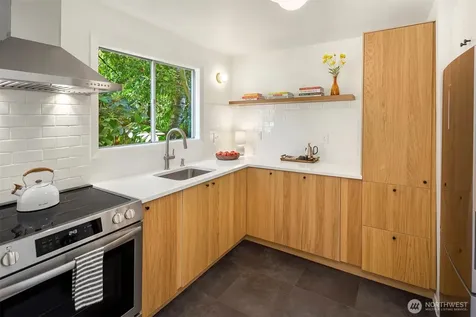 5106 47th Avenue NE Seattle WA 98105