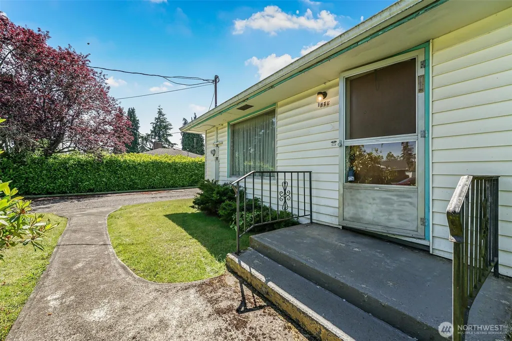 1722 E 65th Street Tacoma WA 98404