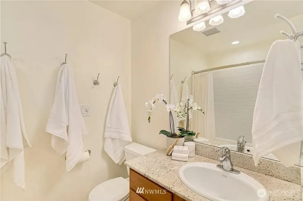 6501 24th Avenue NW Seattle WA 98117