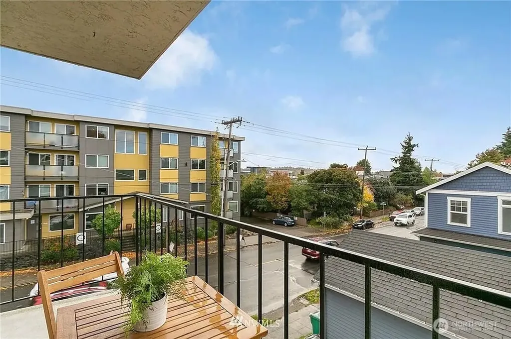 6501 24th Avenue NW Seattle WA 98117