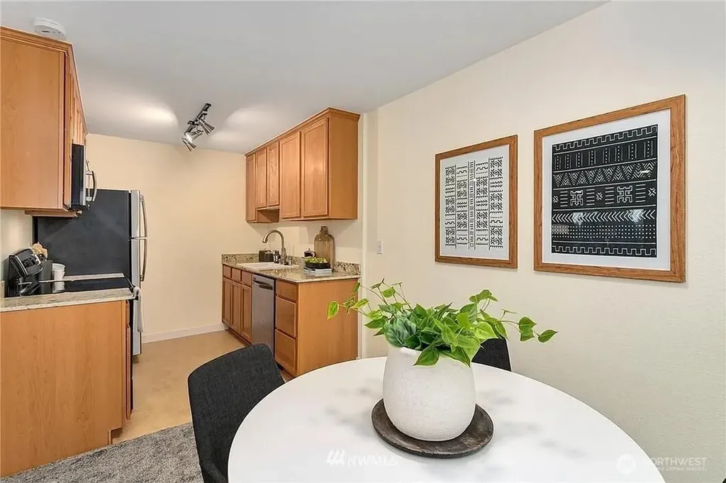6501 24th Avenue NW Seattle WA 98117