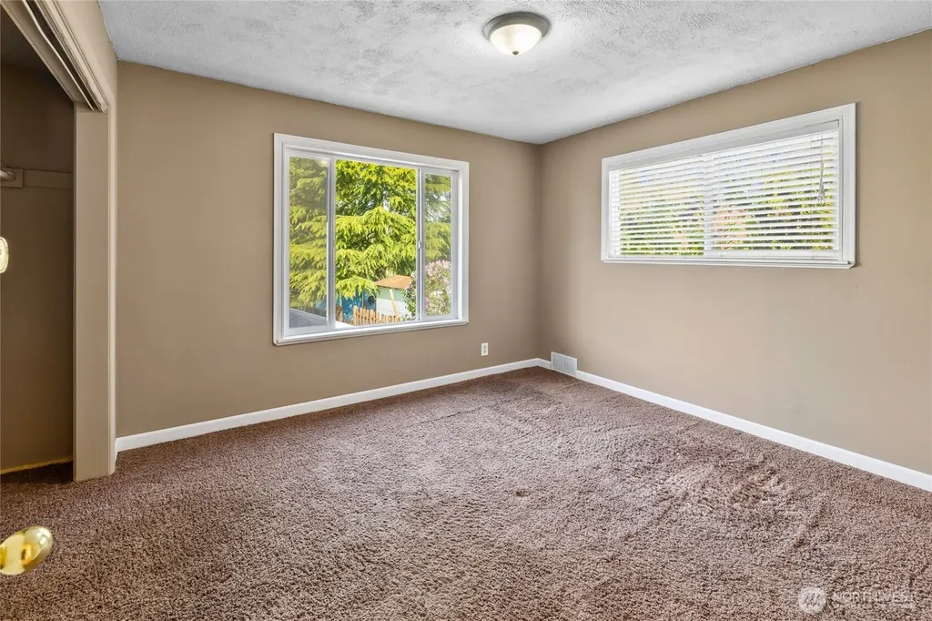 9334 E B Street Tacoma WA 98445