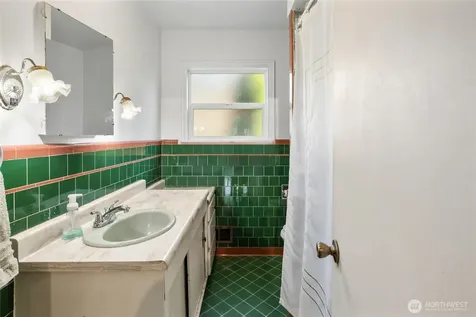 9334 E B Street Tacoma WA 98445
