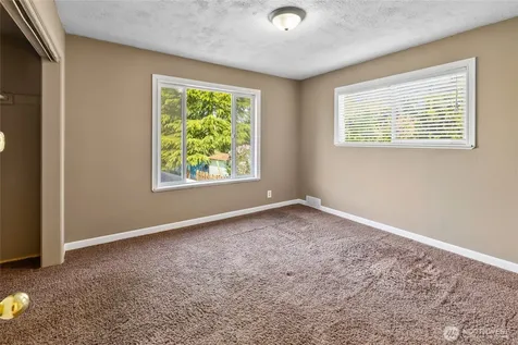 9334 E B Street Tacoma WA 98445