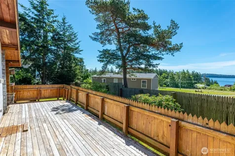 1731 Stephen Street Oak Harbor WA 98277