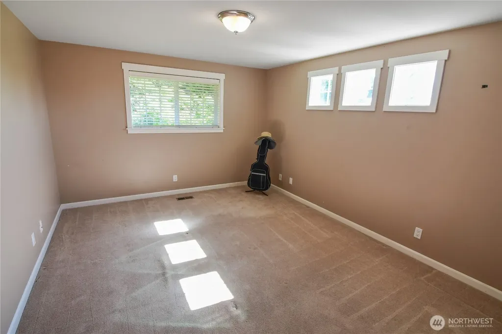 8435 NE 147th Place Kenmore WA 98028