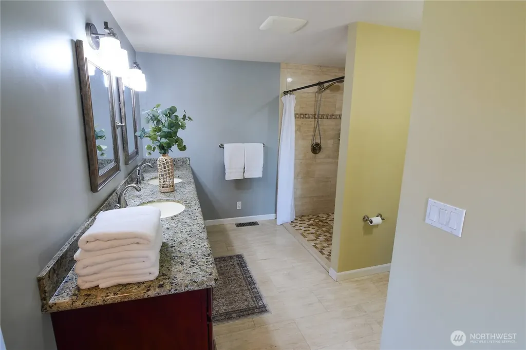 8435 NE 147th Place Kenmore WA 98028