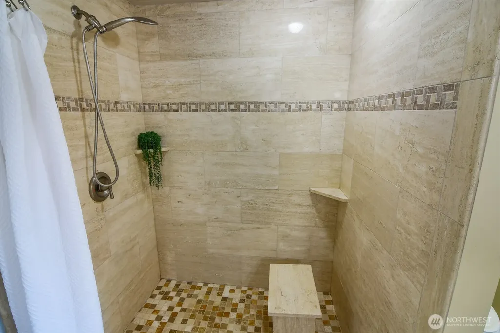 8435 NE 147th Place Kenmore WA 98028