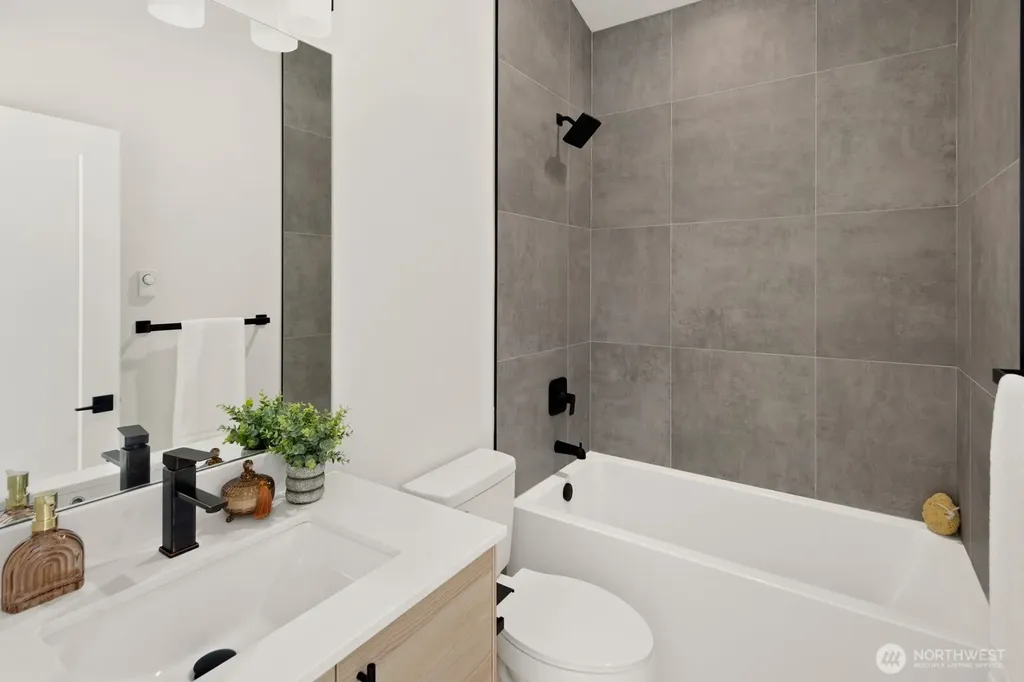 332 NE 90th Street Seattle WA 98115