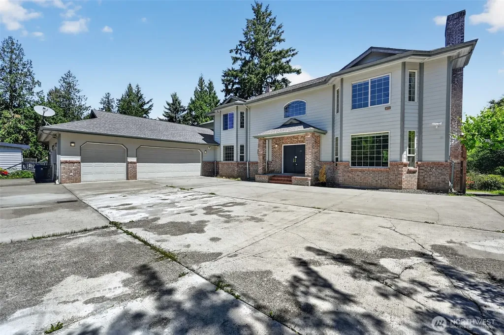 18432 W Lake Desire Drive SE Renton WA 98058