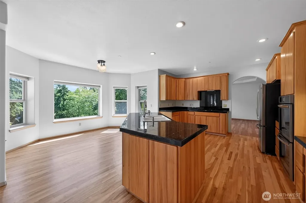 18432 W Lake Desire Drive SE Renton WA 98058