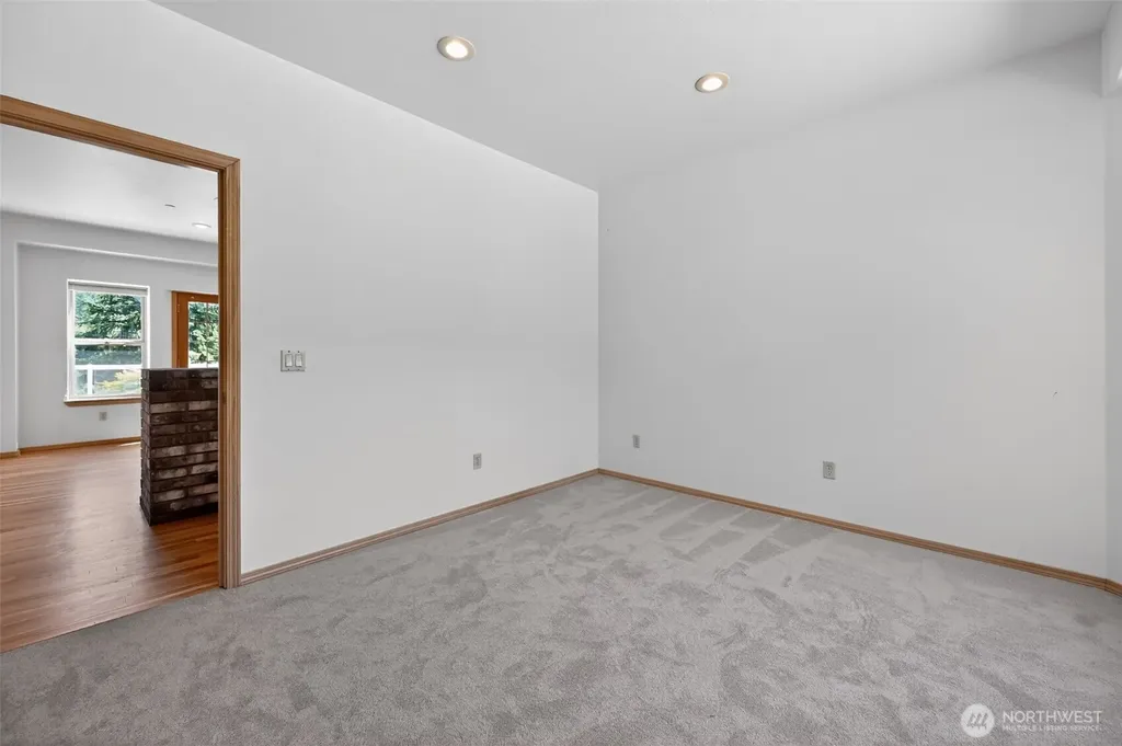 18432 W Lake Desire Drive SE Renton WA 98058