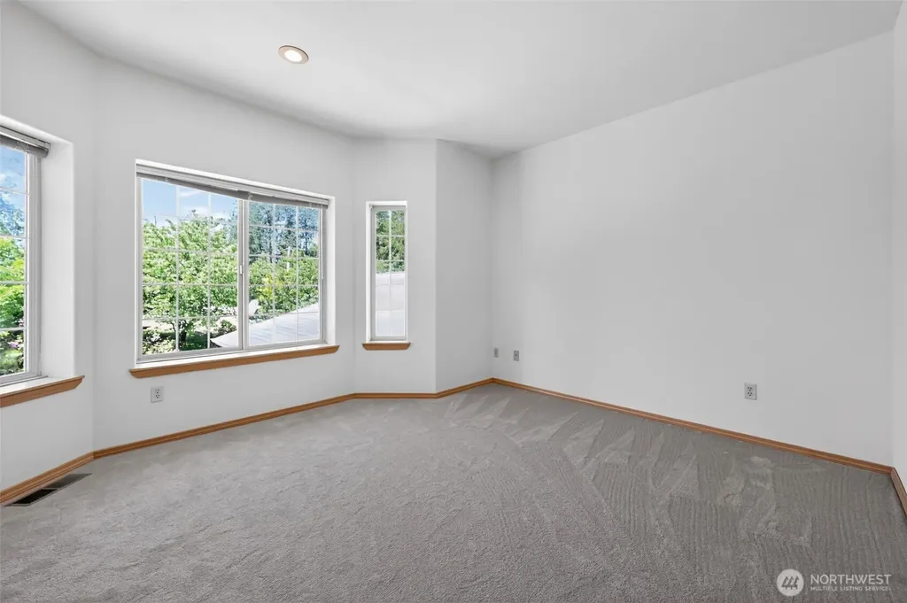 18432 W Lake Desire Drive SE Renton WA 98058