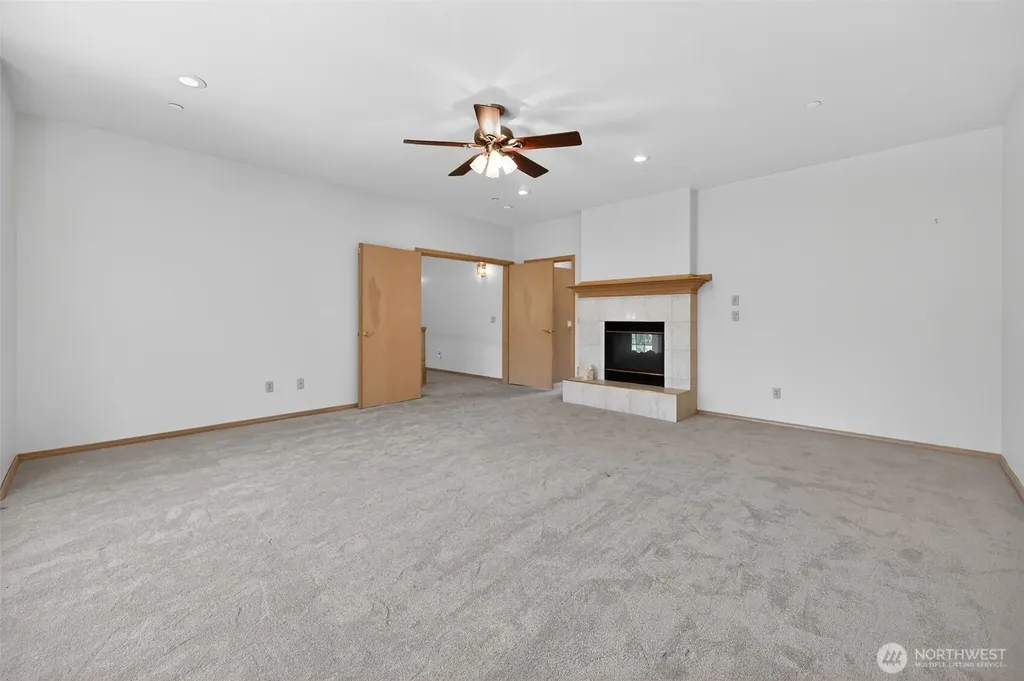 18432 W Lake Desire Drive SE Renton WA 98058
