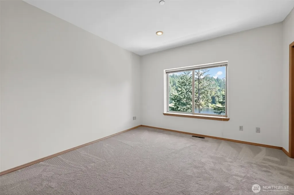 18432 W Lake Desire Drive SE Renton WA 98058