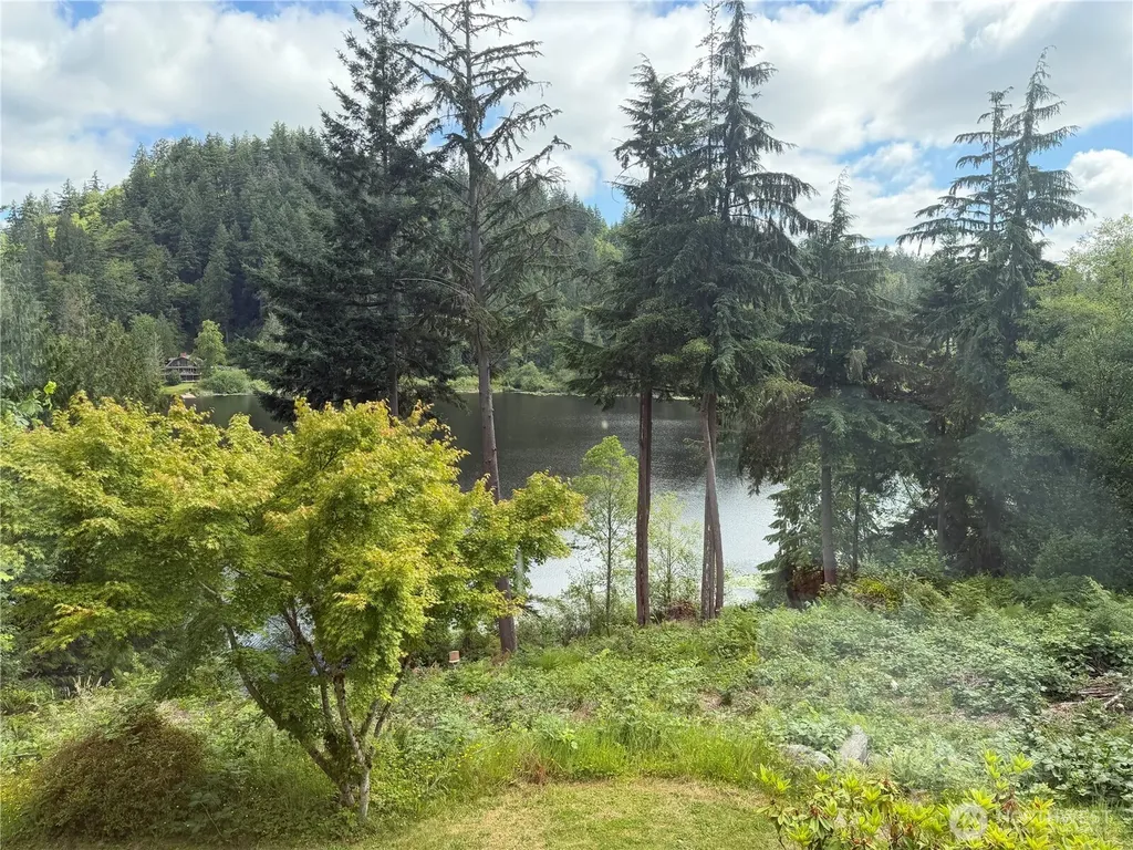 18432 W Lake Desire Drive SE Renton WA 98058