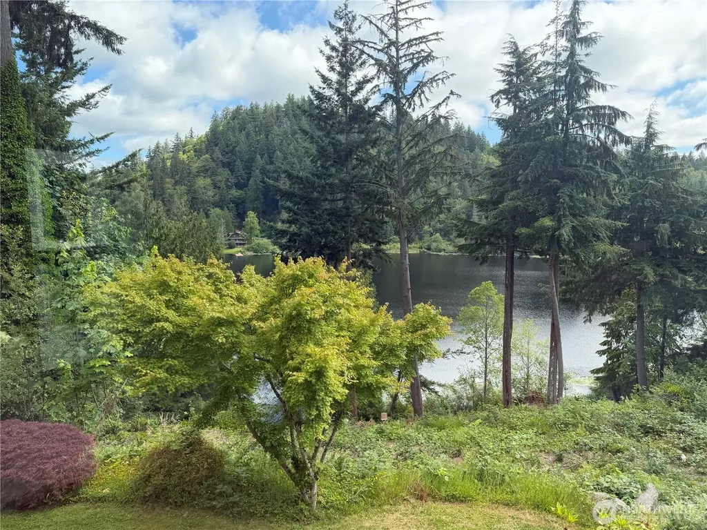 18432 W Lake Desire Drive SE Renton WA 98058