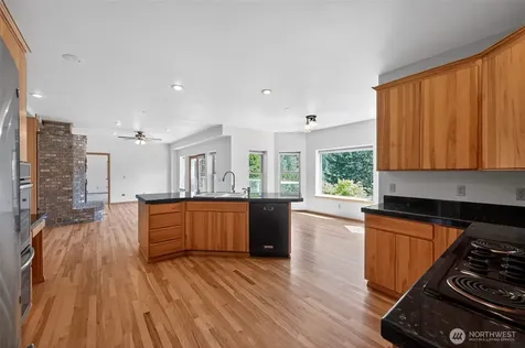 18432 W Lake Desire Drive SE Renton WA 98058