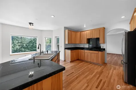 18432 W Lake Desire Drive SE Renton WA 98058