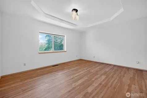 18432 W Lake Desire Drive SE Renton WA 98058